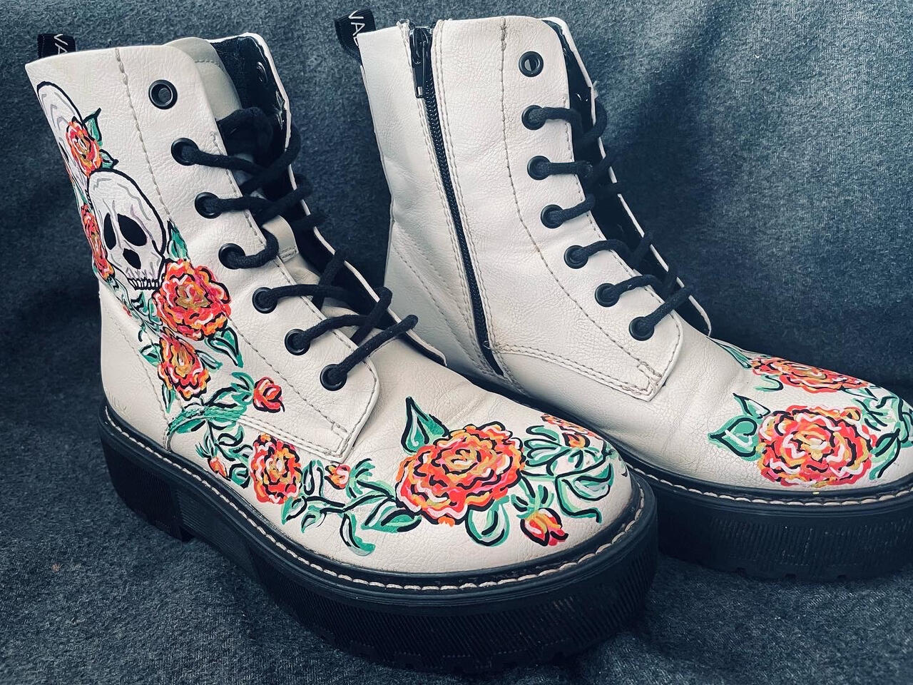 martens skull in flower